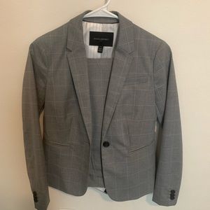 Grey and white plaid pants suit set (pants and blazer) size 00P